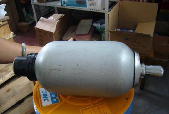 油壓機(jī)蓄能器
